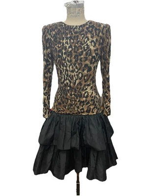 Vestido Vintage Años 80 Estampado Leopardo Y Negro Tafetán Volantes Con Lentejuelas Y Lazo 8 Foto 1 de 4