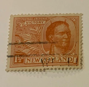 NEW ZEALAND Stamp POSTAGE & REVENUE MĀORI Chief 1 1/2D USED FINE - Picture 1 of 2