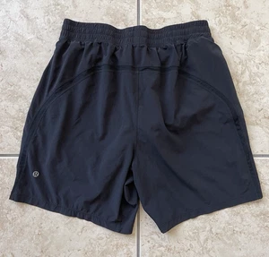 Lululemon Surge Active gefütterte Herren 6,5" Medium schwarz Laufshorts Fitnessstudio Training - Bild 1 von 19