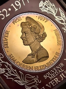 1952-1977 Silver Jubilee UK Elizabeth II Cased Souvenir Proof Medal; BLUE TONING - Picture 1 of 2