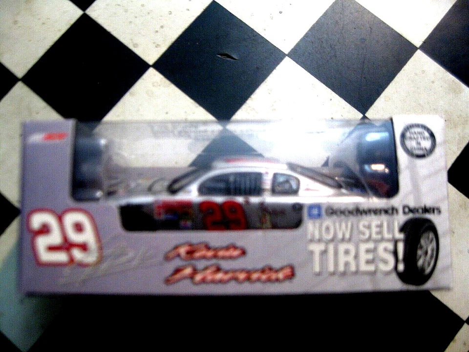 5376 RCCA 2002 HO 1/64 Kevin Harvick GM Goodwrench On A ROLL (1/2304) - Imagem 1 de 1