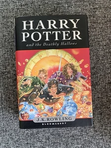 Harry Potter and the Deathly Hallows UK Version by J.K. Rowling 2007 1st Edition - Picture 1 of 9