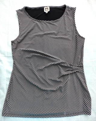 Camiseta sin mangas Anne Klein Med a lunares blanco y negro con fruncido lateral elástico Foto 1 de 4