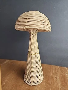  Bellissima statuina fungo vimini rattan arredamento casa MCM vintage  - Foto 1 di 13