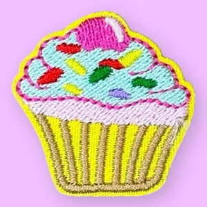PLANCHA COLORIDA ESPOLVOREA CUPCAKES COMIDA EN PARCHE 1.25" X 1.25" - Imagen 1 de 3
