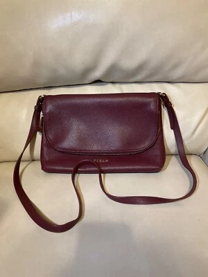 Bolsa tiracolo Furla couro ameixa - Imagem 1 de 4