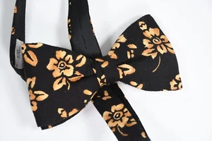 NEW Tie Rack Self Tie Bow Flower - Picture 1 of 6