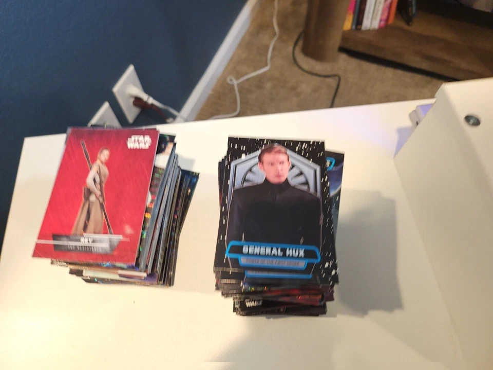 2015 TOPPS STAR WARS THE FORCE AWAKENS SERIES  BASE SET 275 CARDS. Some Duplicat - Image 1 of 2