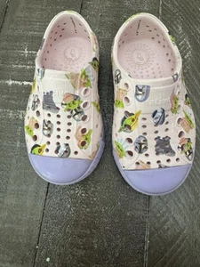 NATIVE X STAR WARS Niñas Rosa Púrpura Mandolorian Grogu Jeffersons Talla C5 - Imagen 1 de 7