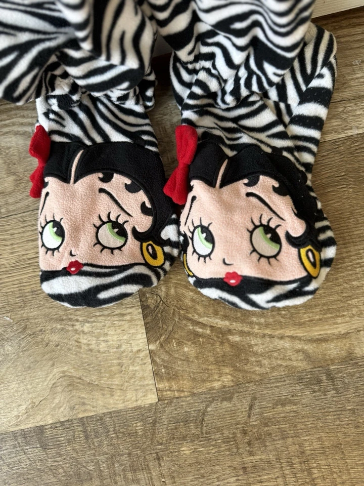 Pijama feminino Betty Boop com pés peça única XL zebra lã união terno - Imagem 1 de 4