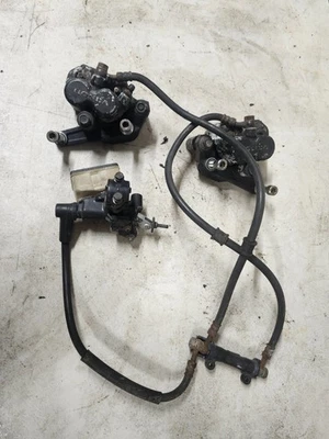 Pinzas de freno delanteras izquierda derecha CB650SC Nighthawk 650 1983 Foto 1 de 4