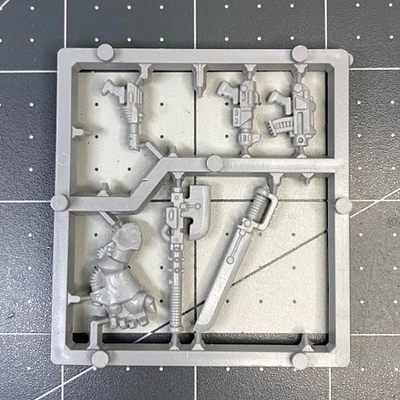 Rogue Trader 40K SPACE MARINE CLOSE COMBAT WEAPONS Sprue #4 GW 1992 OOP BD25 - Image 1 of 2
