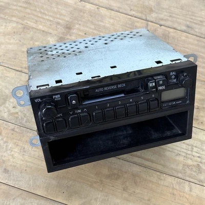 Toyota Tacoma 1998 radio AM/FM casete con soportes OEM almacenamiento vintage Foto 1 de 4