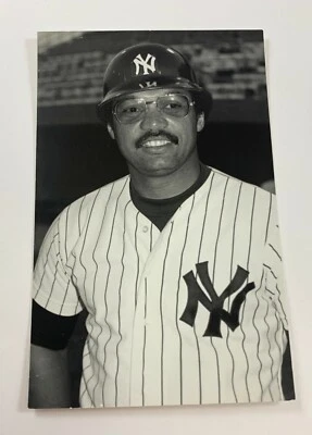 Reggie Jackson New York Yankees Vintage Baseball Postcard NYY-01 - Image 1 of 2