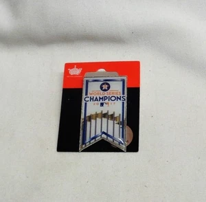 2017 World Series Champions Houston Astros Trophy with Banner Pin (A) FREESHIP - Picture 1 of 1