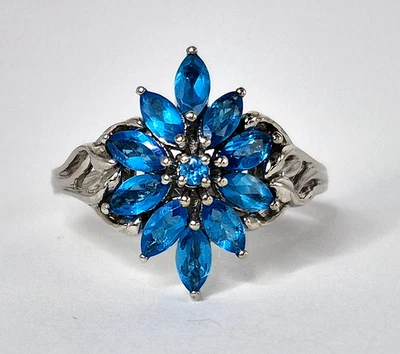 Anillo Floral Malgache Neón Apatita Natural Talla 8 Platino Sobre Plata de Ley Foto 1 de 4