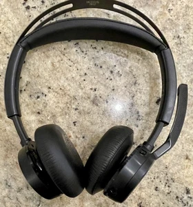 POLY VOYAGER FOCUS 2 BLUETOOTH UC HEADSET - WITH CHARGING STAND EXCELLENT CONDIT - Picture 1 of 18
