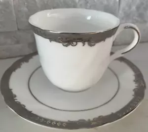 Royal Doulton CROWN SWIRL PLATINUM Teetasse und Untertasse - NEU - Bild 1 von 15