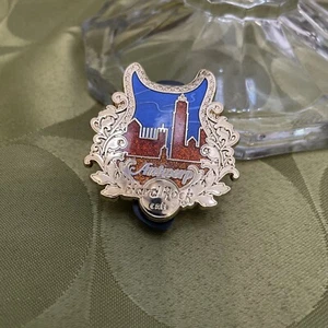 Neu OOP SO Hard Rock Cafe Antwerpen Core City Silhouette Gitarren-Pin geschlossen Cafe - Bild 1 von 4