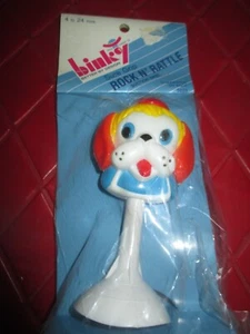 NUEVO EN PAQUETE Juguete Bebé PUPPY DOG Sure Grip BINKY ROCK N' RATTLE De Colección - Años 80 - Imagen 1 de 3