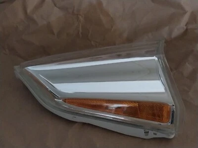 2011-12 NISSAN LEAF Right Passenger Side Marker Light/ Turn Signal - Image 1 of 4