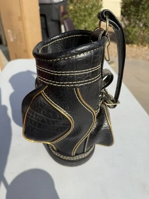 Bolsa de Golf Hombre Cueva Oficina Decoración Vino Soporte Cremallera Bolsas Cuero Negro Foto 1 de 4