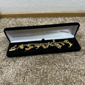 danbury mint disney Winnie the Pooh Gold Bracelet 7 Charms With Crystals - Picture 1 of 13