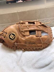 Wilson A9884 14” Baseball Softball First Base Mitt Right Hand Throw