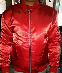 Chaqueta Universitaria Bomber Satén Alta Calidad en Color Rojo con Forro Satinado Plateado - Imagen 1 de 12