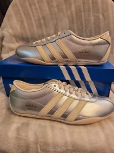 Neu Adidas Tokyo Damenschuh Größe 8,5 silber/weiß - Bild 1 von 5
