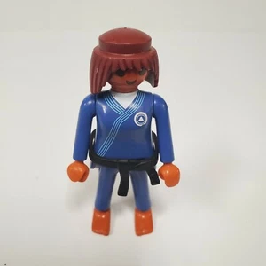 Playmobil Karate Judo Cinturón Negro Figura Femenina - Imagen 1 de 8