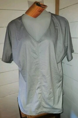 Top de manga corta Serena Williams talla para mujer 1X cuello en V firma declaración  Foto 1 de 4