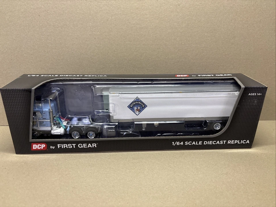 DCP PRIMERA MARCHA 1/64 bandera caída #45 transporte refrigerado Peterbilt 352 COE Foto 1 de 4