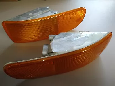 A pair of original side marker/indicators for Porsche 993 1994-98 not UK fitment - Image 1 of 4