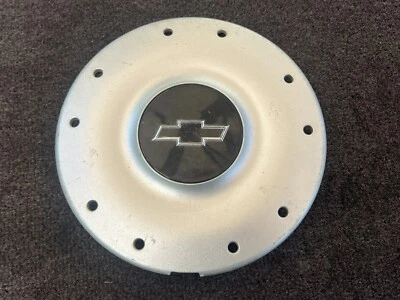 1997 - 2005 Chevrolet Chevy Malibu Silver Wheel OE OEM Center Cap 9594285 - Image 1 of 4