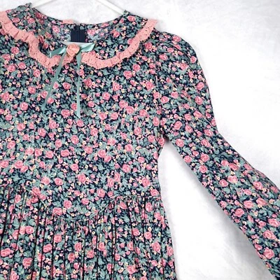 Vestido De Colección Niñas Pequeño Negro Rosa Floral Cuello Peter Pan Plisado Largo Fiesta del Té Foto 1 de 4