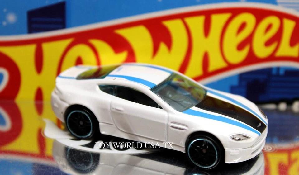 Aston Martin V8 Vantage 2016 Hot Wheels #56 HW suave a salvaje blanco Foto 1 de 1