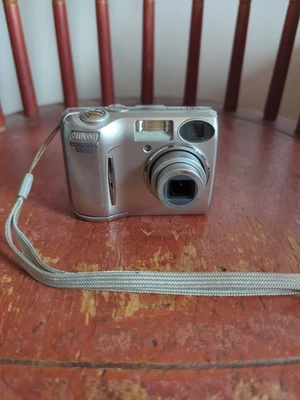 Compact Nikon Coolpic 5600 w/256 Mb Memory Card,  Working Condition Tested  - Image 1 of 4