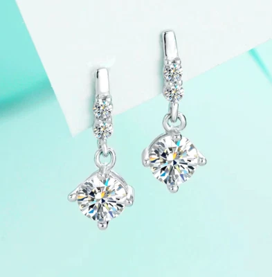 Pendientes colgantes cortos pequeños brillantes delicados de plata esterlina MOISSANITA real Foto 1 de 4