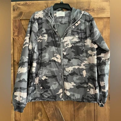 Cortavientos Ashley by 26 International Utility camuflaje con capucha para mujer 1X Foto 1 de 3