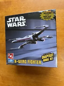 Star Wars 2005 X-Wing Fighter schnappschnelles Modellbausatz AMT ERTL & Sammlerdruck - Bild 1 von 11