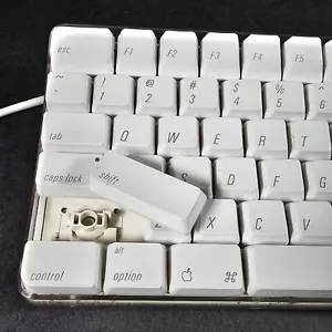 QUALSIASI chiave di ricambio per tastiera Apple A1048 bianca USB - lettere o tasti mancanti - Foto 1 di 14