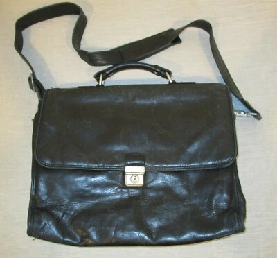 Maletín Kenneth Cole de cuero negro con solapa de mensajero Foto 1 de 4