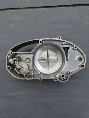 La cubierta del embrague Kawasaki Kh250 incluye montaje de equipo de gusano bomba de aceite y varilla. Foto 1 de 4