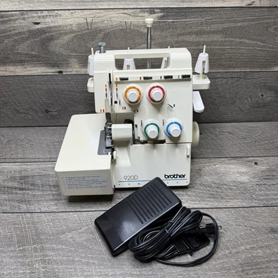 Brother 920D Homelock 4-Thread Serger Sewing Machine w/ Pedal - Bild 1 von 4