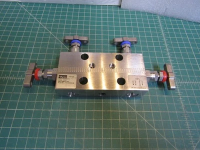 1 – Parker Hannifin H Series 4 Valve Manifold HDS4CPBARB3/16, 316SS – PTFE. NEW - Image 1 of 4