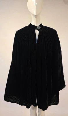 POSH VINTAGE 1920’S BLACK SILK VELVET CAPE FOR DRESS W SILK CHIFFON LINING - Image 1 of 4