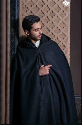 Hombre Lana Negra Marroquí Selham: Capa de Invierno Hecha a Mano con Capucha Foto 1 de 4