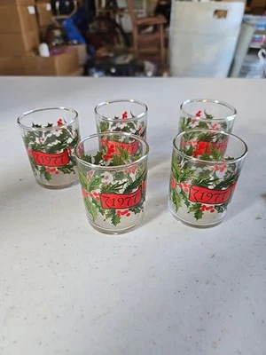 Vintage Set Of 5 Libbey Holly & Berry 1977 Christmas Whiskey Glasses - Image 1 of 4