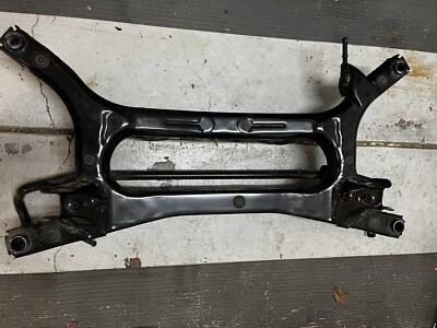 Toyota Prius Prime 2017-2020 OEM subchasis delantero/montaje Crossmember Foto 1 de 4